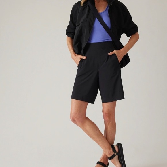 Athleta Pants - Athleta Brooklyn Bermuda Shorts in Black work commute travel size 6